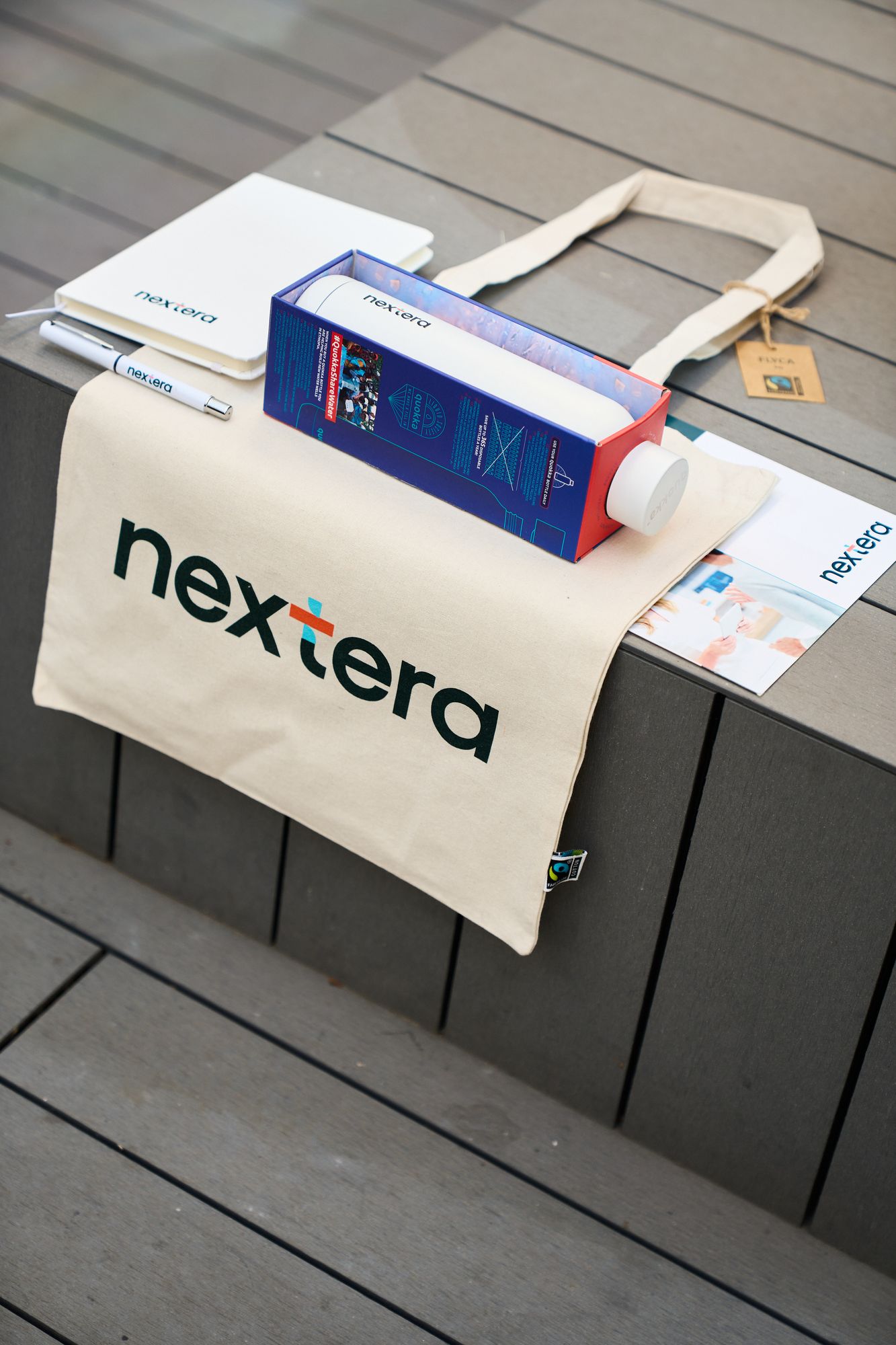 Kit de bienvenida de Nextera: bolsa, botella y libreta